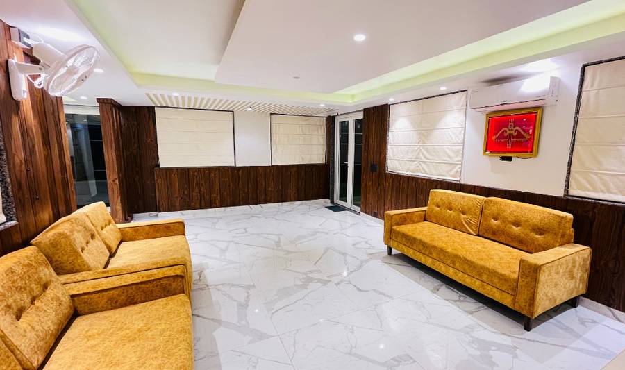 hotel vs residency medanta sec 46