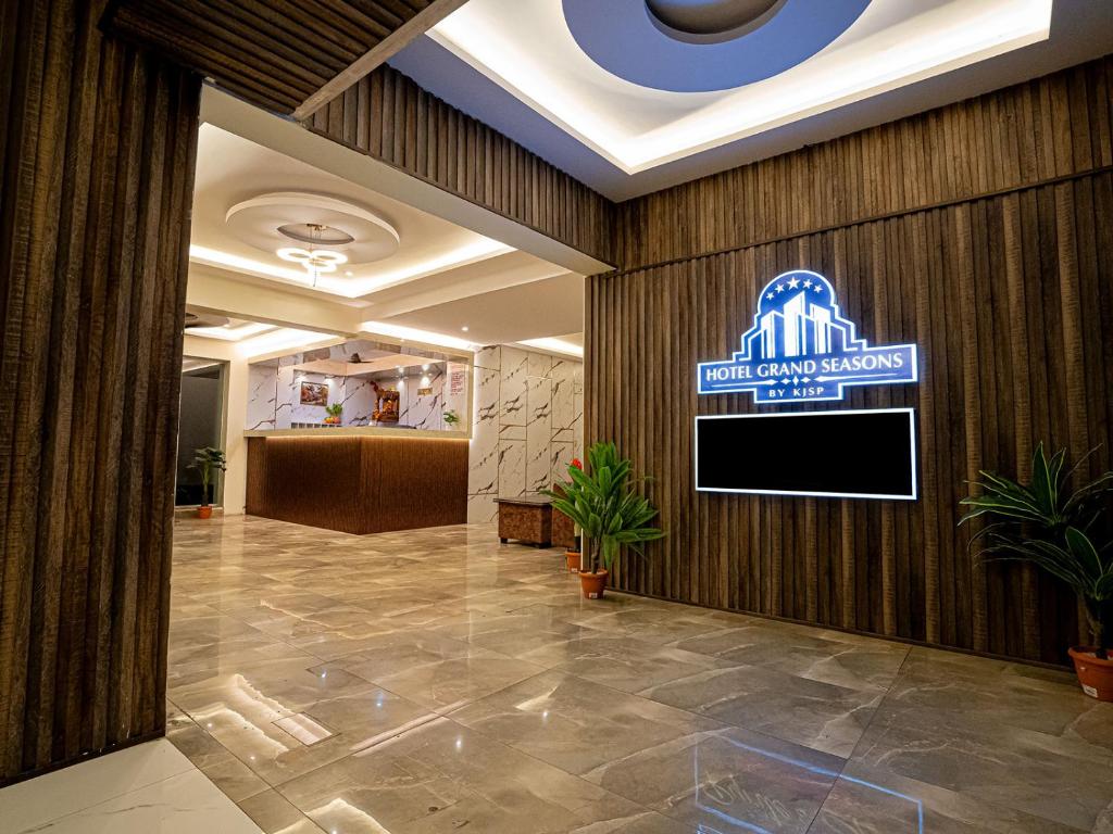 Hotel Grand Seasons,Nerul,2 star