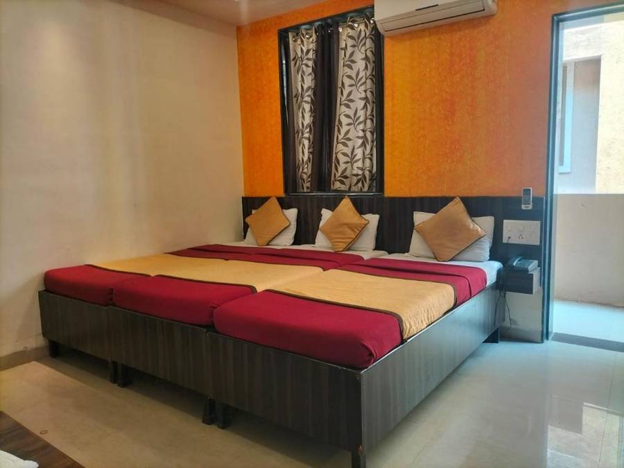 Hotel Shri Pushpanjali,Pimpalwadi Road,3 star