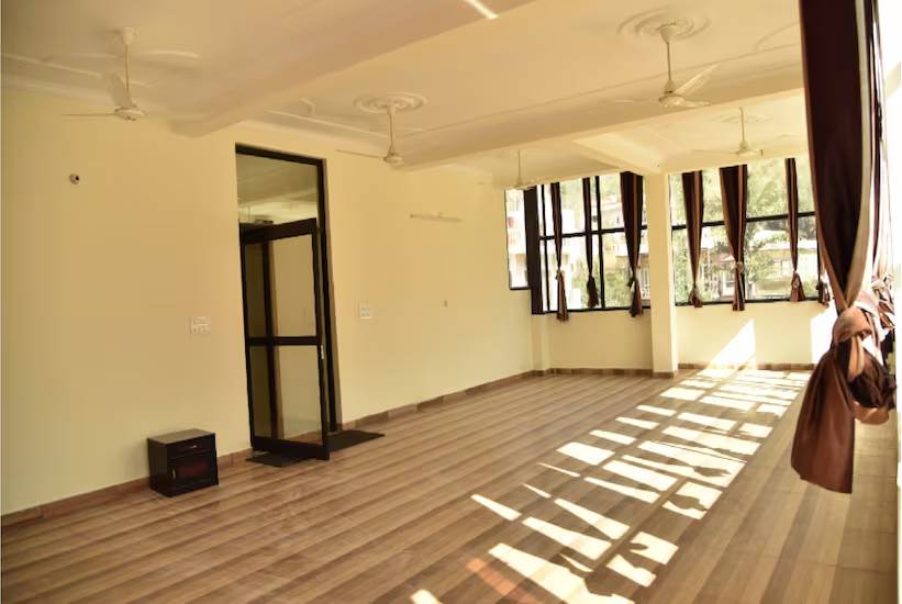 Hotel Vishla Palace In "Unit Of Sa Brothers Services",>>Tapovan, Rishikesh ,3 star