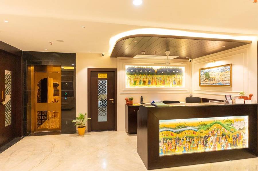 Raghunandan Palace - 500 Mtrs Away From Railway Station,Udaipole Bus Station,3 star