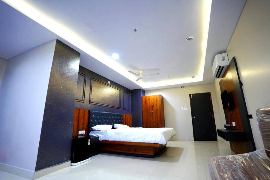 Saaradhi Grand,Chintalmet,3 star