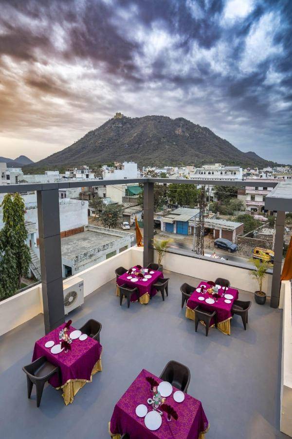 Hotel Aranyasutra, Udaipur,Rampura Circle,3 star