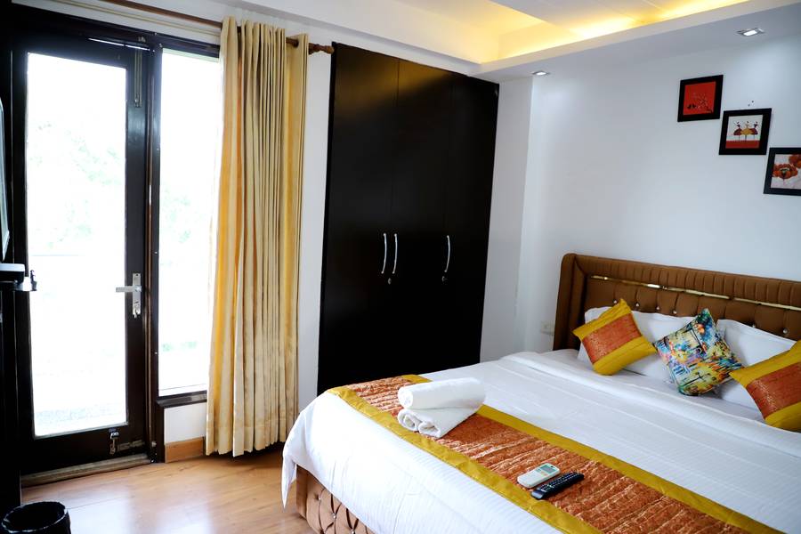 Fortune Home Service Apartment 3Bhk,J-215 Saket,J 215 Saket Road Block J,5 star