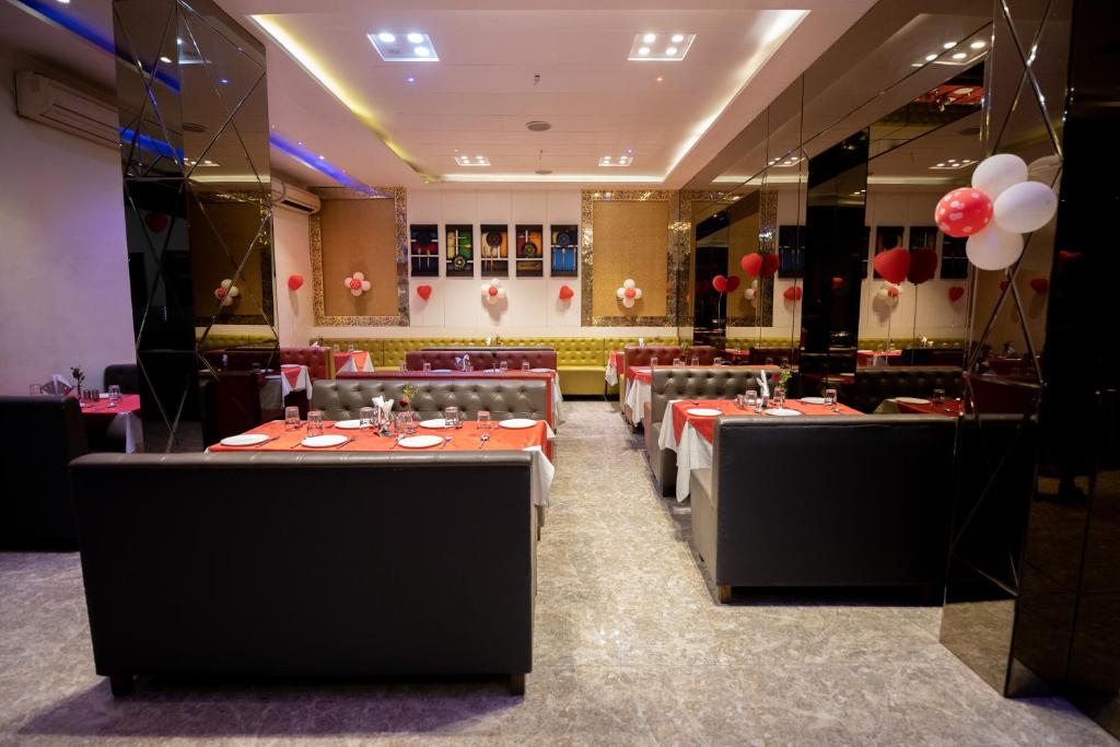 Hotel Redwings Castle,Panvel,3 star