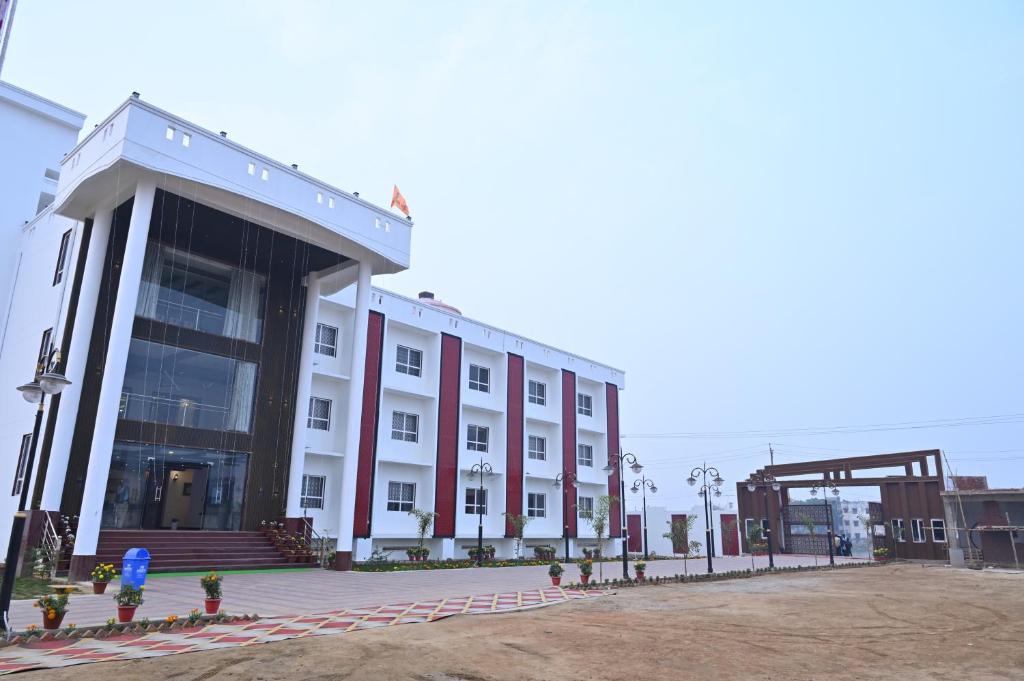 Raj Vilas Hotel & Resort,,4 star