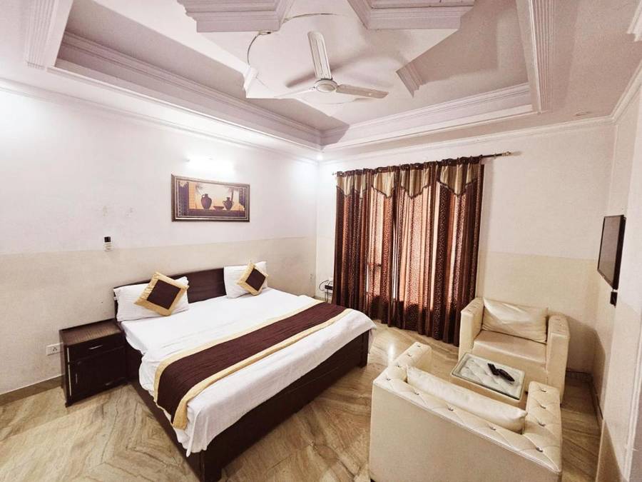 hotel ashiyana elite near by golf course road