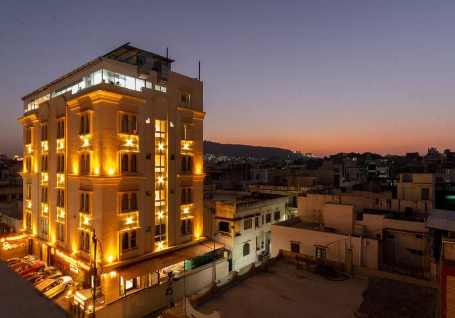 Raghunandan Palace - 500 Mtrs Away From Railway Station,Udaipole Bus Station,3 star