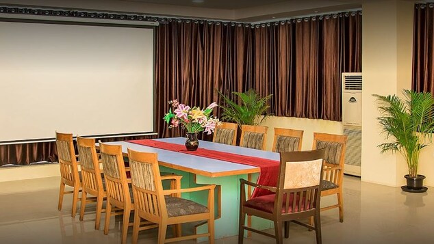 Royal Airavatha Residency,Hal/ Old Airport Road,3 star