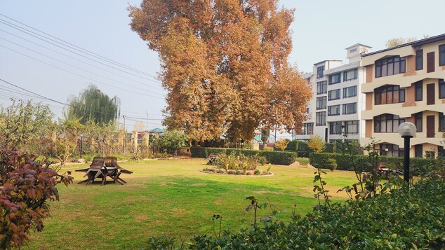 Hotel Nehrus,Boulevard Road,3 star