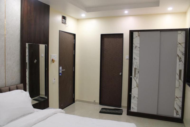 Hotel Veeratn,,3 star