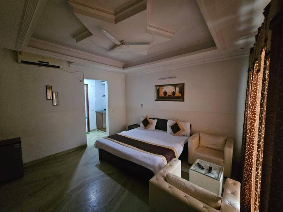 hotel ashiyana elite near by golf course road
