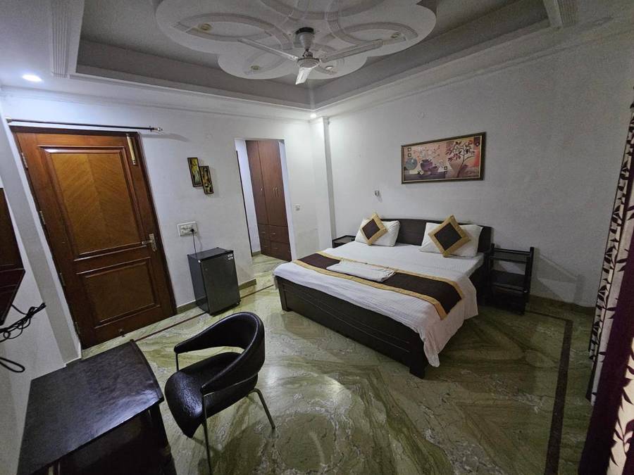 hotel ashiyana elite near by golf course road