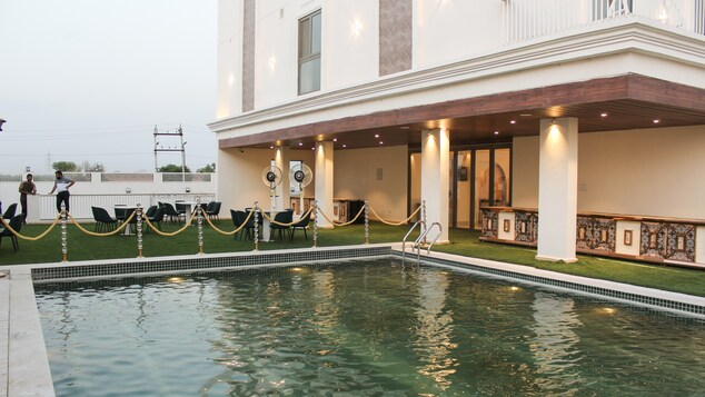 Hotel White Ring Jaipur,Hawa Sadak,3 star