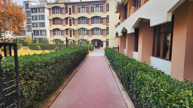 Hotel Nehrus,Boulevard Road,3 star