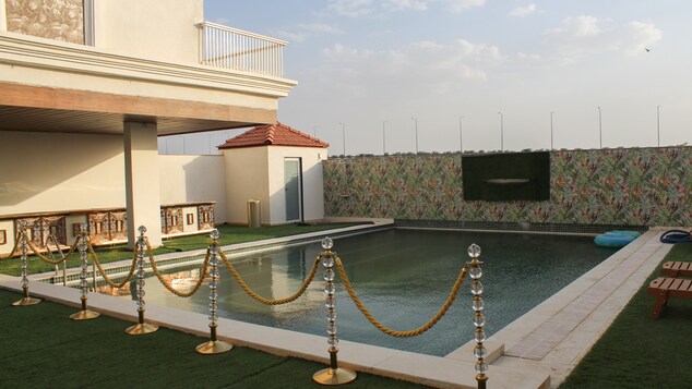 Hotel White Ring Jaipur,Hawa Sadak,3 star
