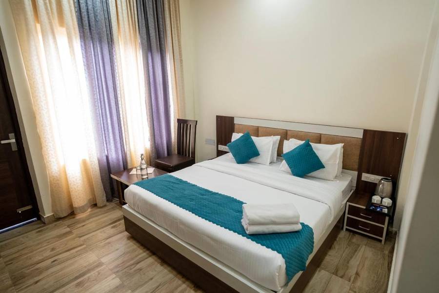 Hotel Dalhousie View,Subhash Chowk,3 star