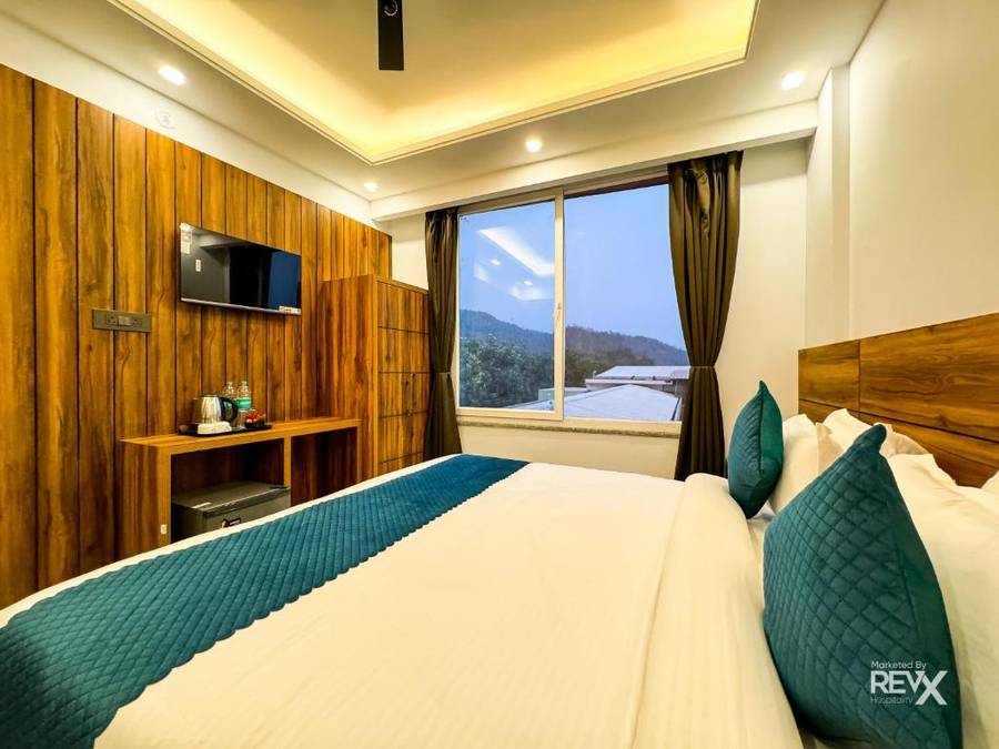Hotel Vaidik Ganga,Swarg Ashram Road,3 star