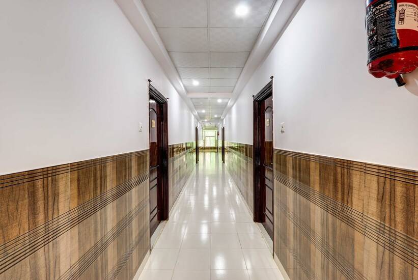 Super Oyo Natraj Inn Near Sgpgi,Rae Bareli Road,3 star