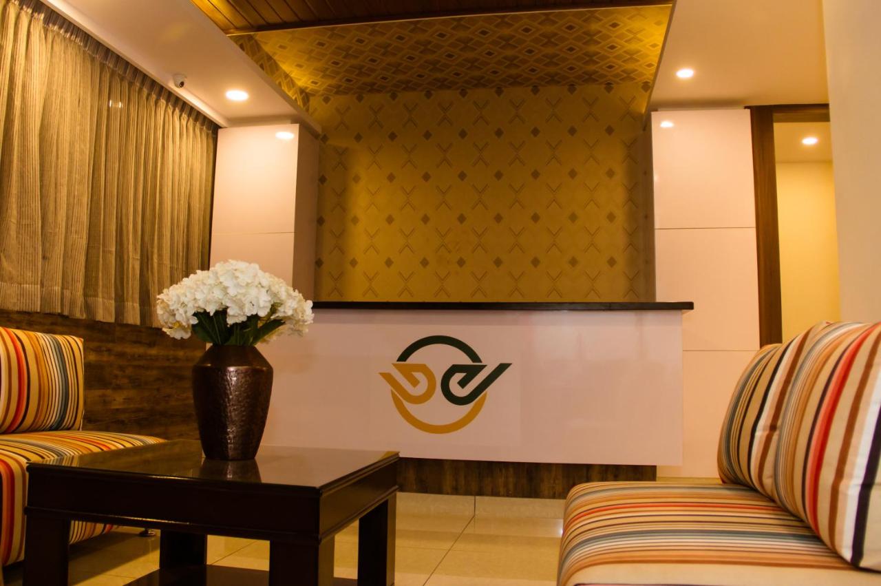 golden amulya rest wings