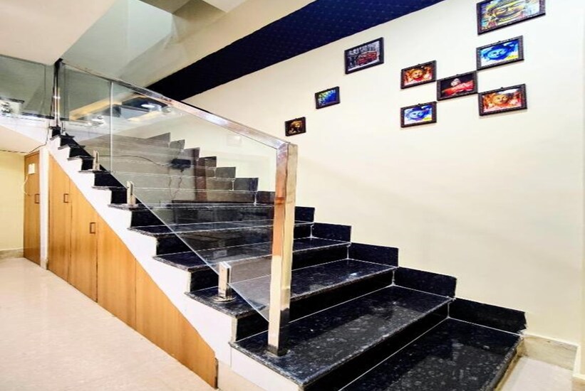 grace inn guest house near airport