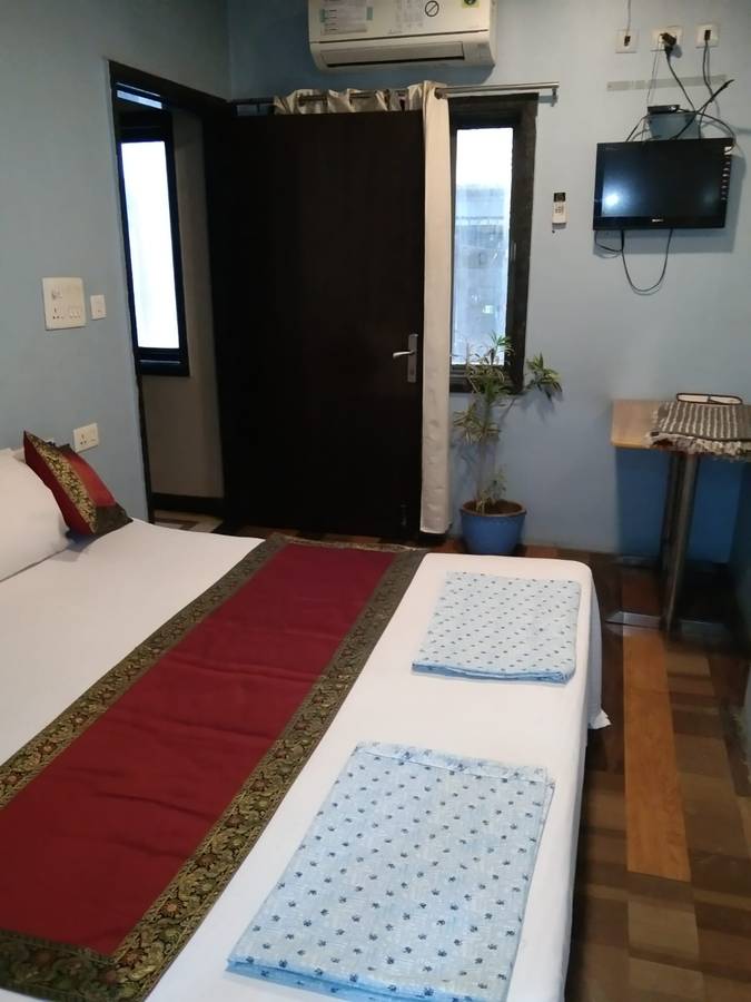 Hotel Medwin Kashi Dham,,2 star