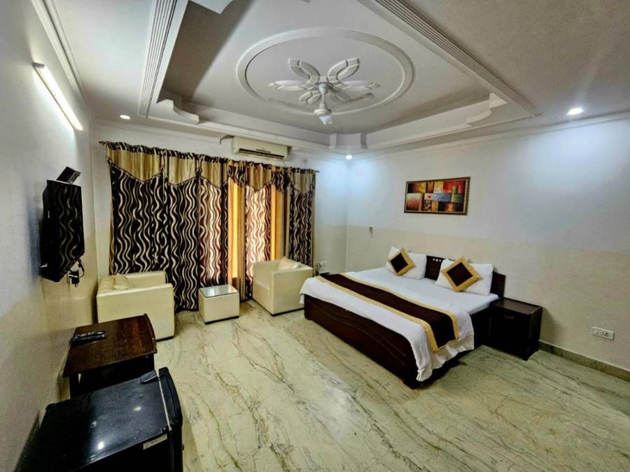 hotel ashiyana elite near by golf course road