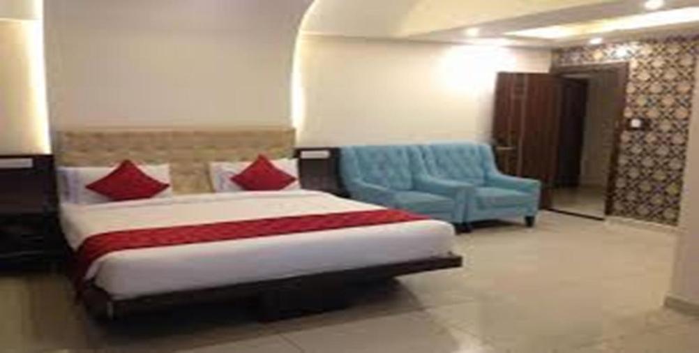 golden amulya rest wings