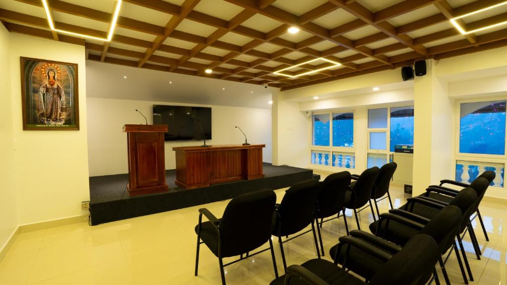 Carmel Top Resort,Kanthalloor,3 star