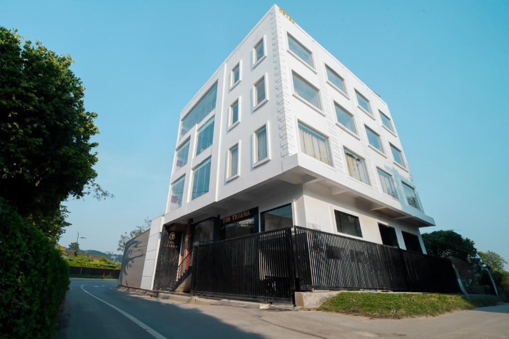 The Triana,Dandupur,3 star
