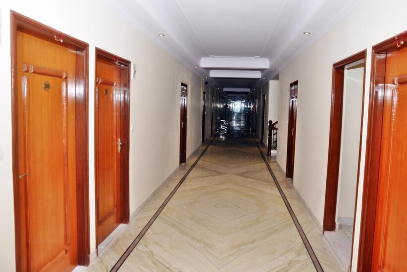 Hotel Siddhi Vinayak,Sindhi Camp,2 star