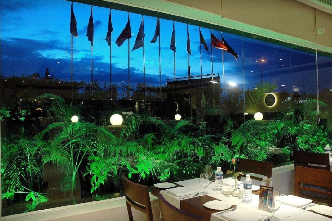 Peerless Hotel Kolkata,Dharamtala Market,4 star