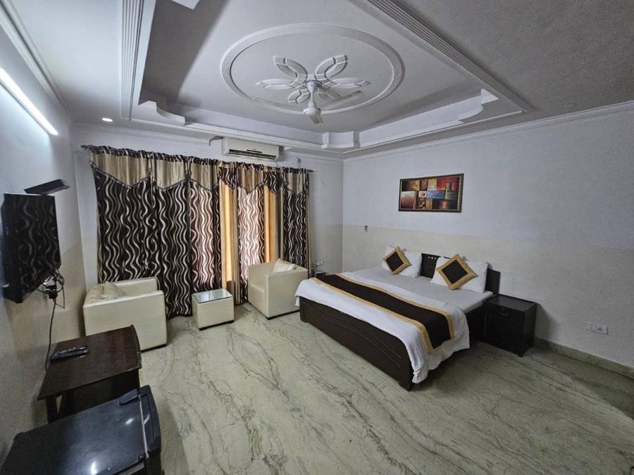 hotel ashiyana elite near by golf course road