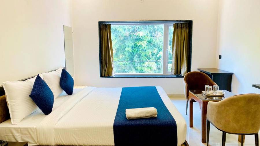 Hotel Urs Palace,,3 star