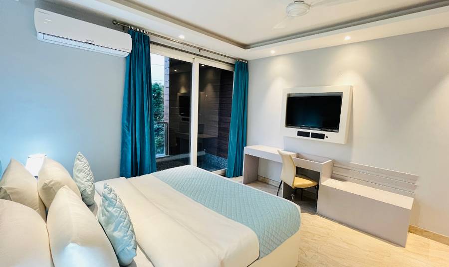 hotel vs residency medanta sec 46