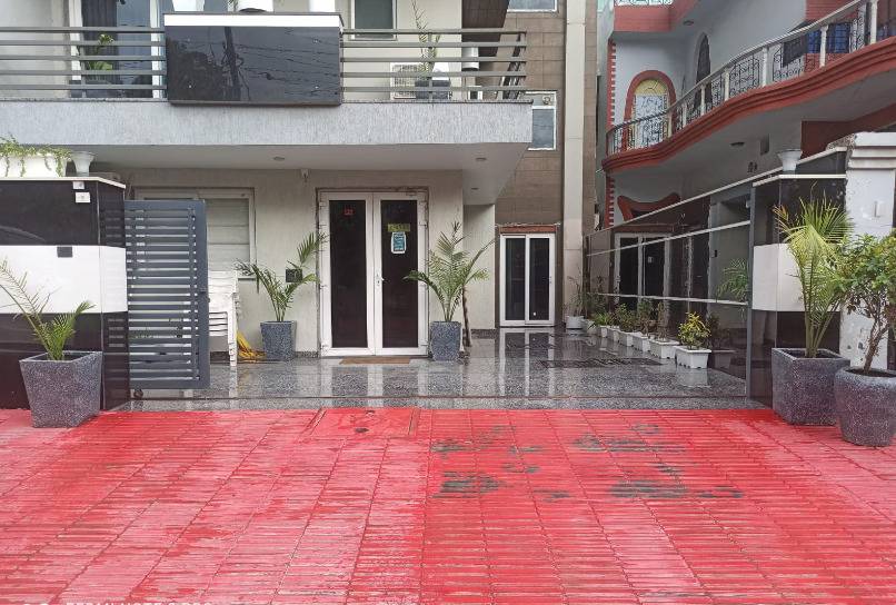 hotel vs residency medanta sec 46