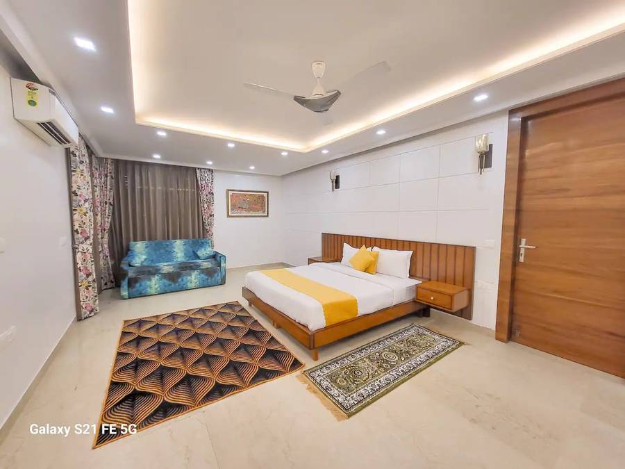 Vacationbuddy Gracious 3 Bhk At Golf Course Road,Dlf Phase 1,3 star