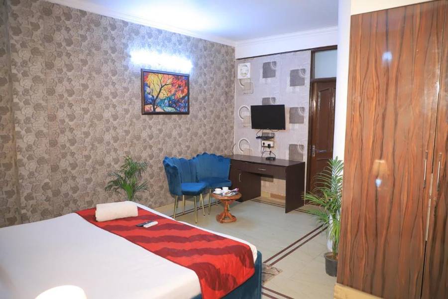 Fortune Home Service Apartment 3Bhk,D-198 Saket,Saket, Delhi,3 star