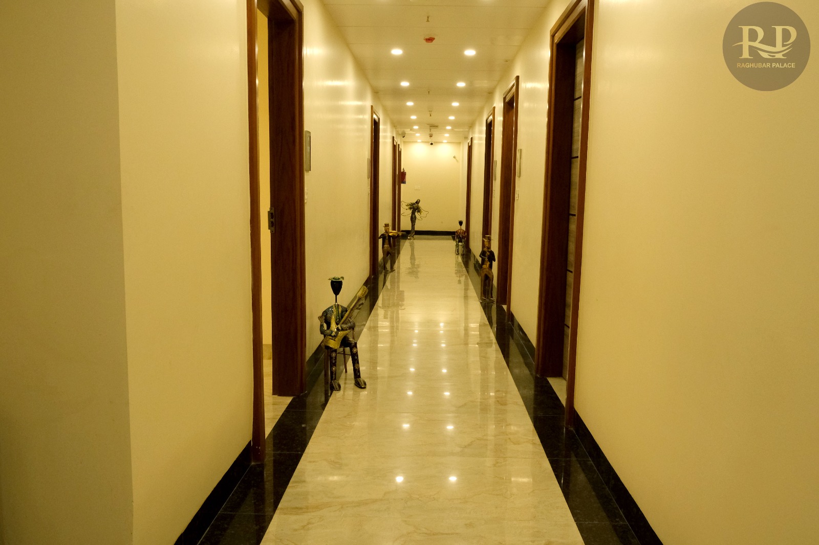 Raghubar Palace,Vikas Nagar,2 star