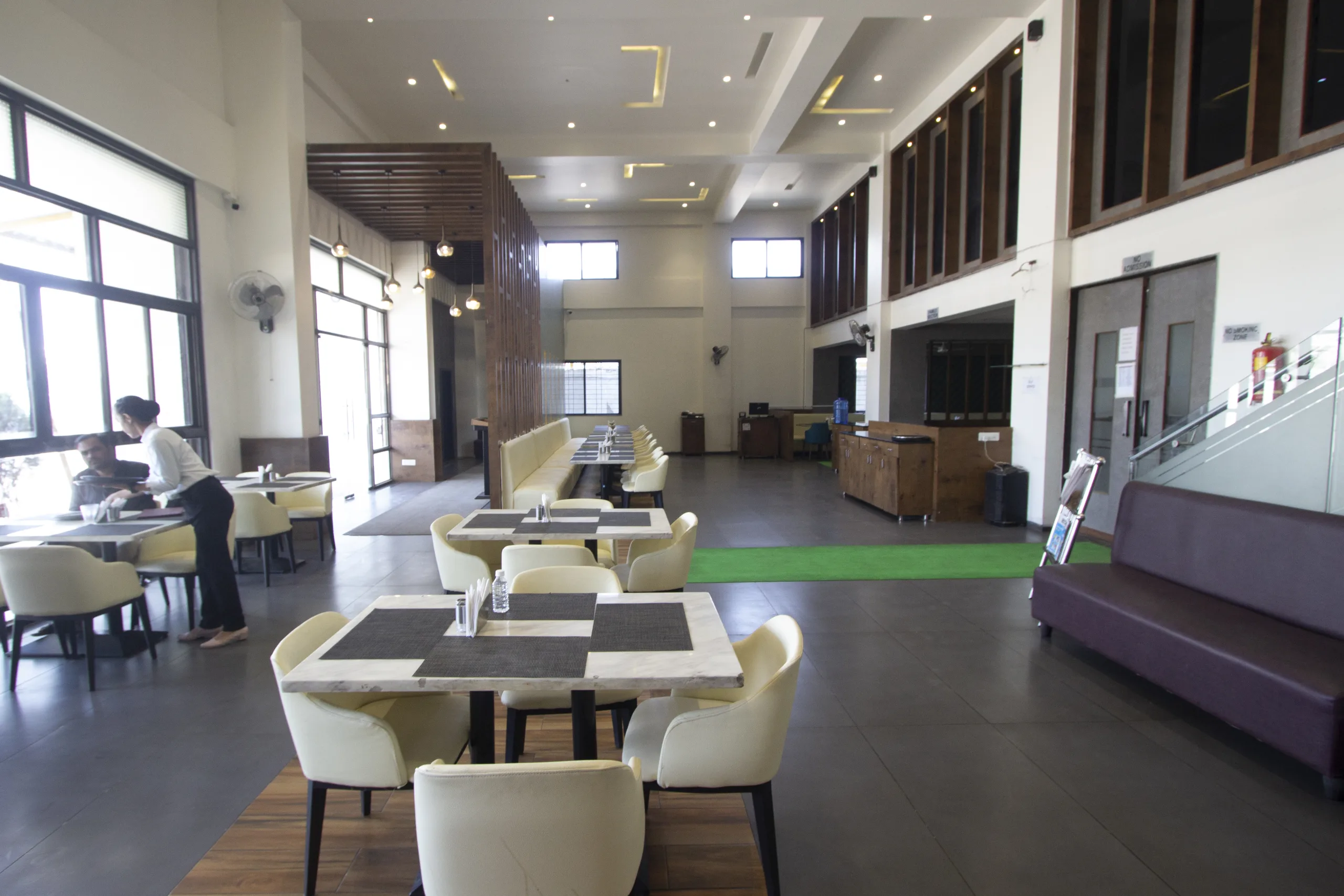 Monarch Express,Erandwane,3 star
