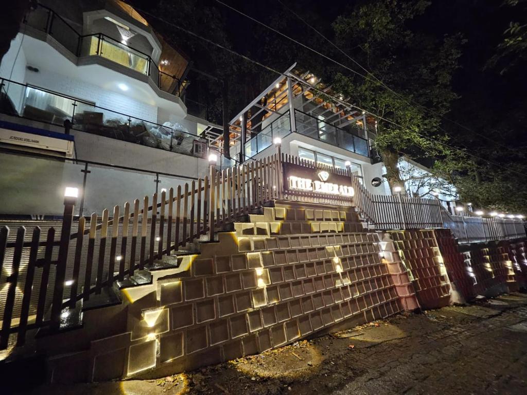 Dls The Emerald,Ayarpatta,4 star