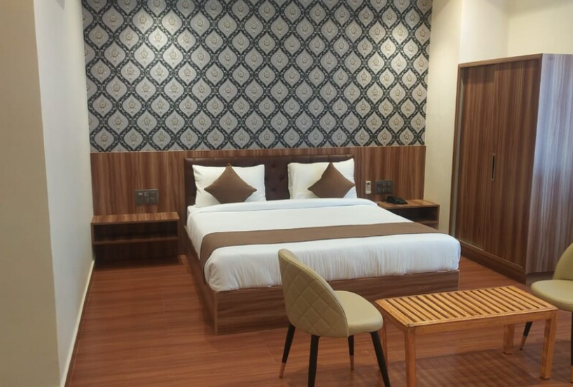 The Parmatma Hotel,Kodiyat,3 star