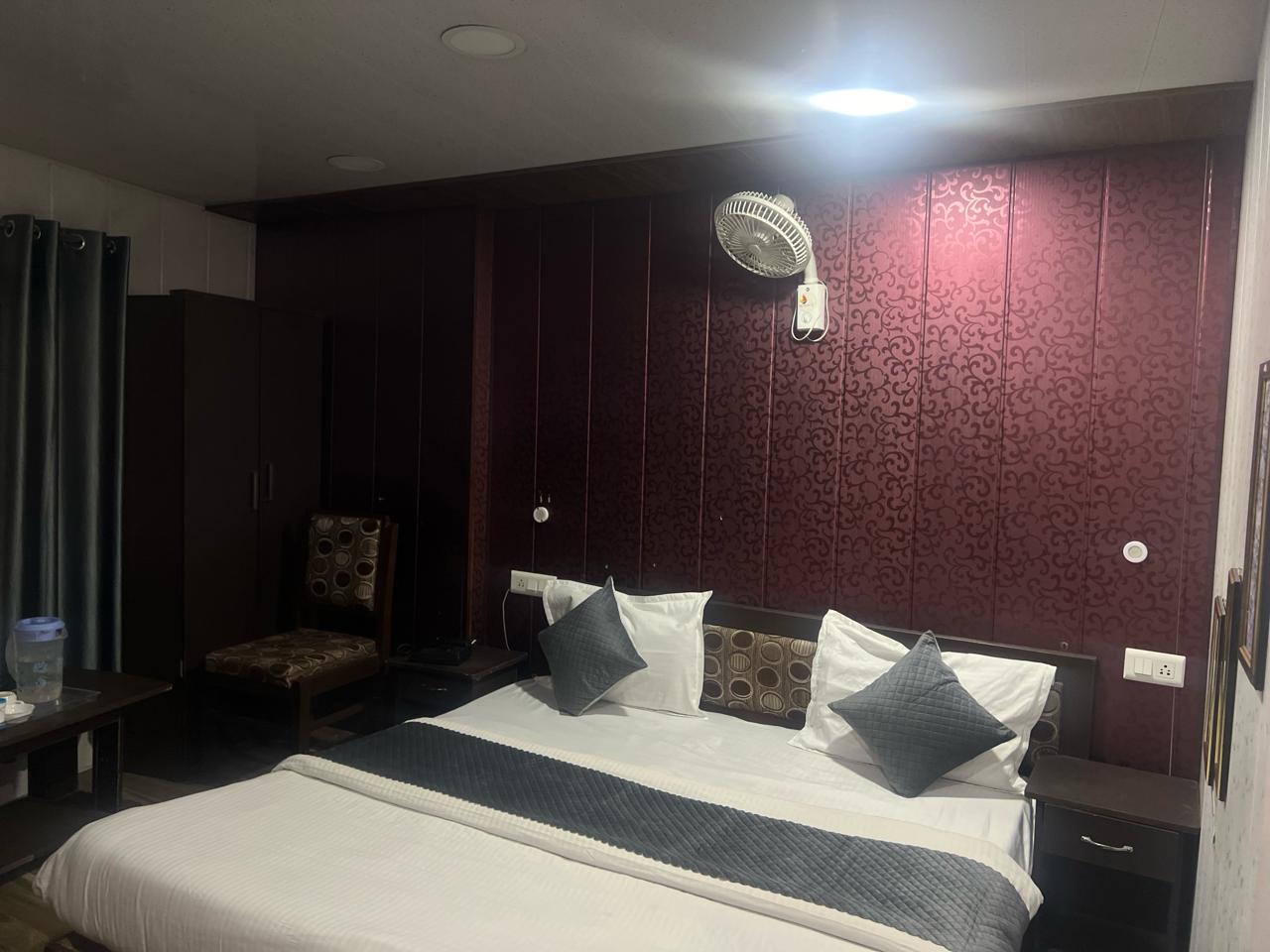Hotel The Amar Grand,Barlowganj,2 star