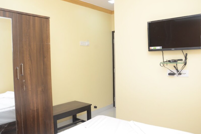 The United Hotel,Kalyan West,3 star