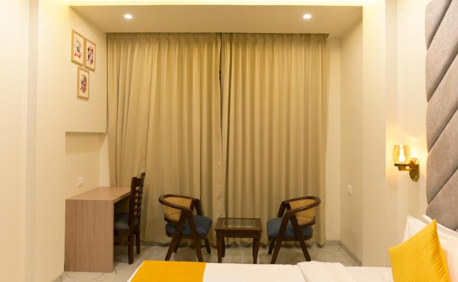 Hotel Aditya Grand - Bhopal,Gulmohar Colony,2 star
