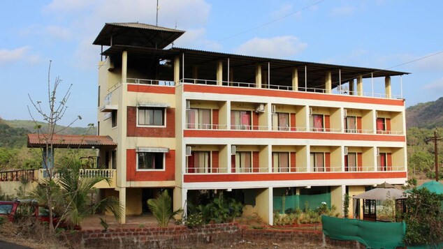 Hotel Sea Lord, 30 M From Karde Beach>>Karde Beach, Dapoli ,3 star