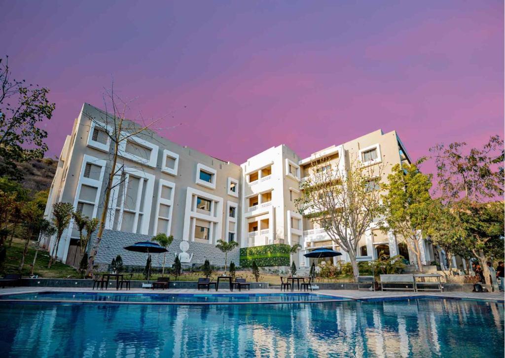 Essentia Luxury Resort And Spa Udaipur