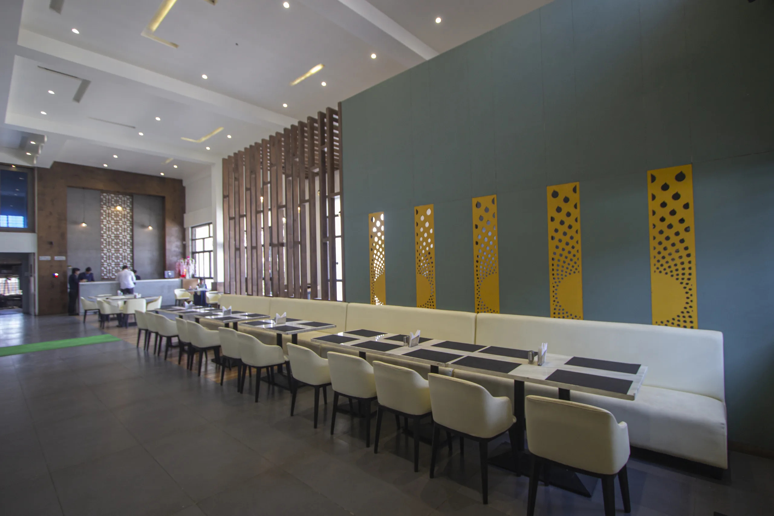 Monarch Express,Erandwane,3 star
