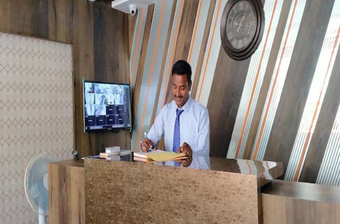 Empire Inn Business Hotel,Mount Road,2 star