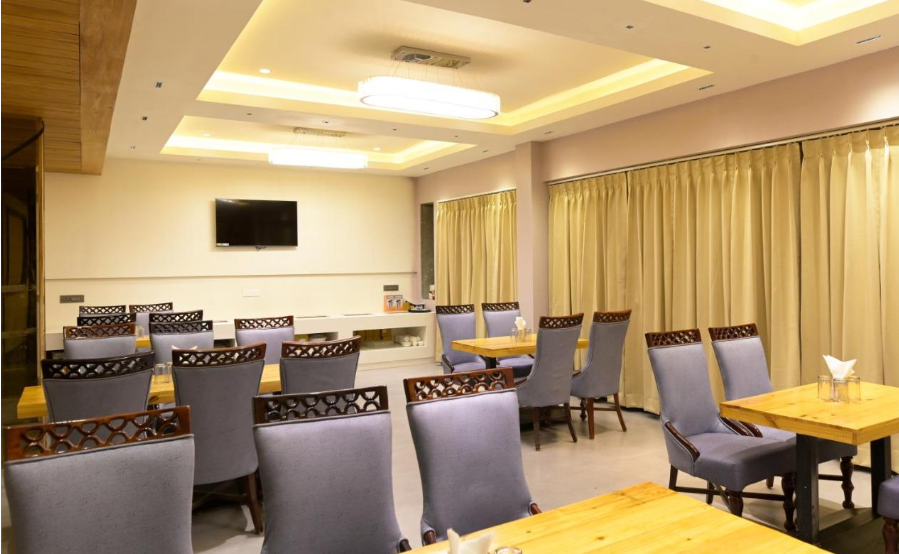 Hotel Aditya Grand - Bhopal,Gulmohar Colony,2 star